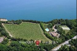 VILLA SEA VIEW WITH VINEYARD FOR SALE IN LE MARCHE