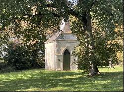 Sumptuous Chartreuse estate with vineyard near Saint-Emilion