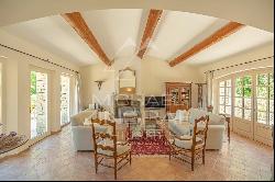 Charming stone farmhouse near Bonnieux village center