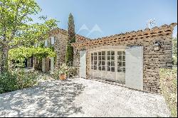 Charming stone farmhouse near Bonnieux village center