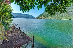 Residences Pied dans l'Eau on Lake Como: direct contact with water