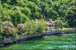 Residences Pied dans l'Eau on Lake Como: direct contact with water