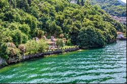 Residences Pied dans l'Eau on Lake Como: direct contact with water