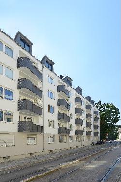 Nhe Englischer Garten / Isar: Bezugsbereite, gepflegte 3-Zimmer-Wohnung mit Balkon