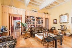 Luxurious apartment in the center of Rome