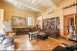 Luxurious apartment in the center of Rome