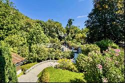 Magnificent luxury villa for sale in top location with garden & outdoor pool in Ascona