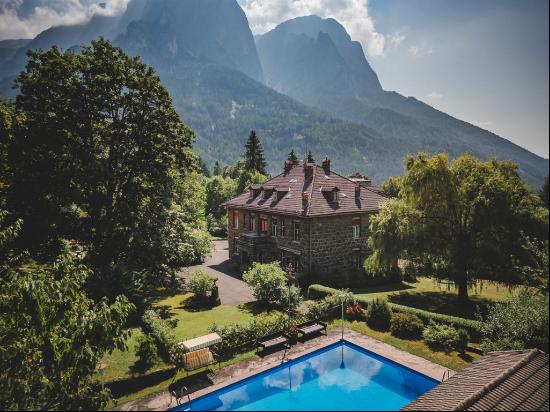 CHARMING HISTORIC VILLA IN THE HEART OF THE DOLOMITES