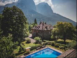 CHARMING HISTORIC VILLA IN THE HEART OF THE DOLOMITES