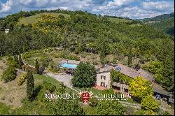 PANORAMIC VILLA WITH POOL AND PRIVATE LAKE FOR SALE IN UMBRIA