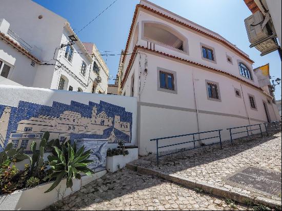 Ferragudo - Traditional 3-bedroom townhouse with roof terrace and river views