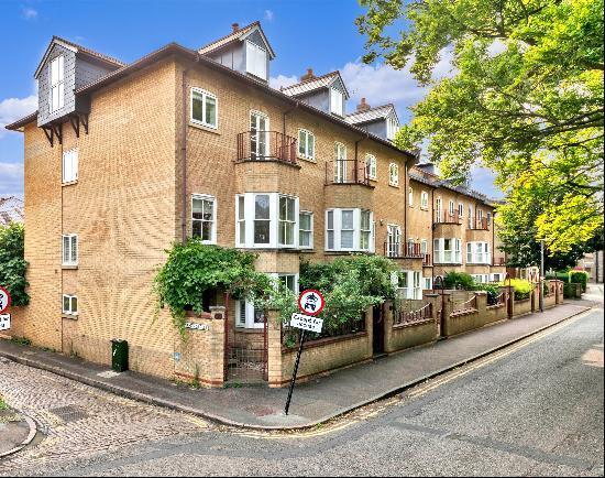 A well-appointed and spacious four-storey townhouse with private parking in a favoured cit