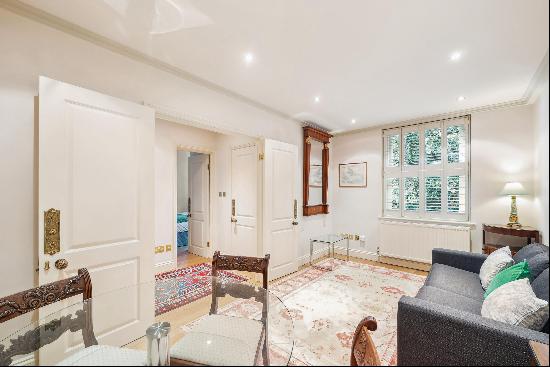 Well proportioned one bedroom flat to rent in the heart of Knightsbridge