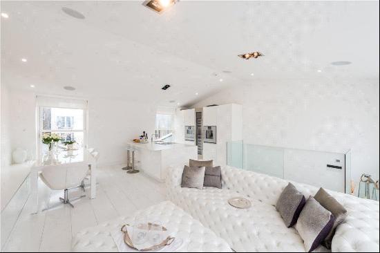 A bright and spacious 3 bedroom apartment with a private terrace.