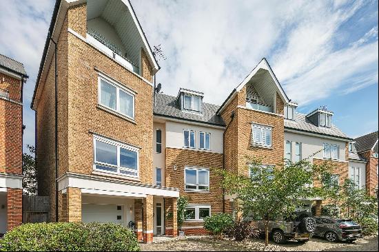 Contemporary 5 bedroom family home within a gated development just moments from Clapham Co