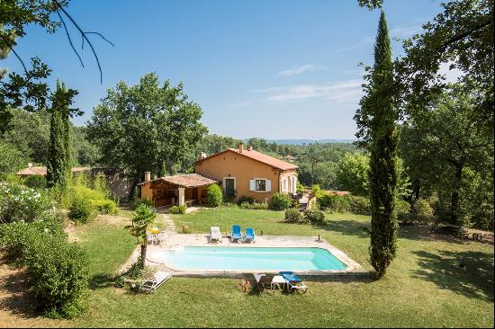 Set of two houses, in a quiet location, with two swimming pools and land for sale in Rouss