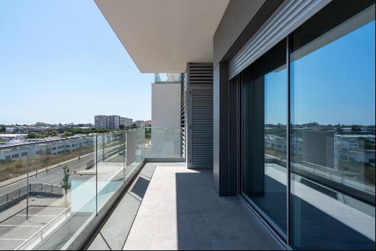 Excellent 3-bedroom apartment with garage in Carnaxide, oeiras, Lisbon.