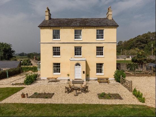 An immaculate six bedroom Grade II listed Georgian country house set in 4.79 acres and loc