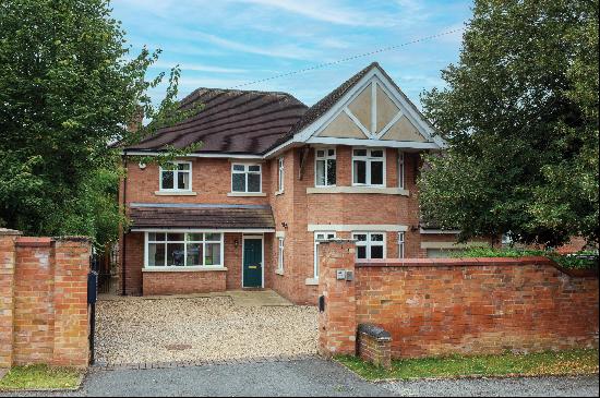 A detached four bedroom family home in an extremely desirable location close to the Welcom