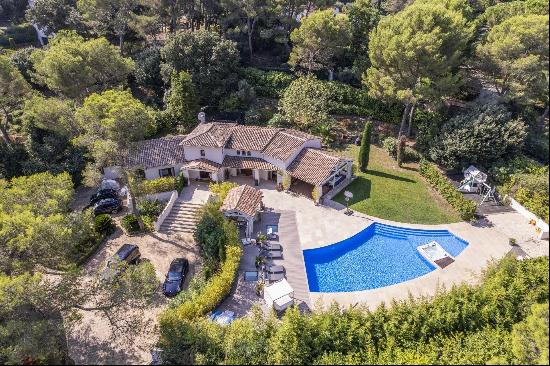 Luxurious villa in Parcs de Mougins.