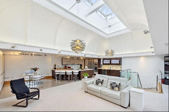 A beautifully presented three bedroom penthouse, that spans in the region of 1,900 sq ft a