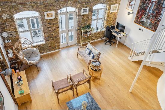 Attractive Mews available to rent in Brook Mews North, W2.