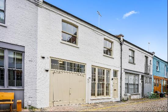 Elegant 3-Bedroom Mews in Iconic South Kensington