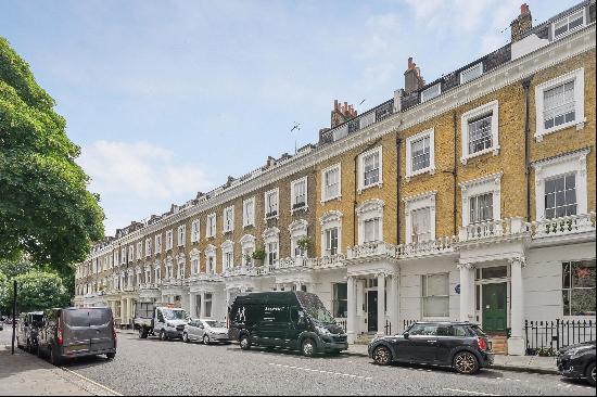 A one-bedroom raised ground floor flat for sale on Cambridge Street, Pimlico SW1V