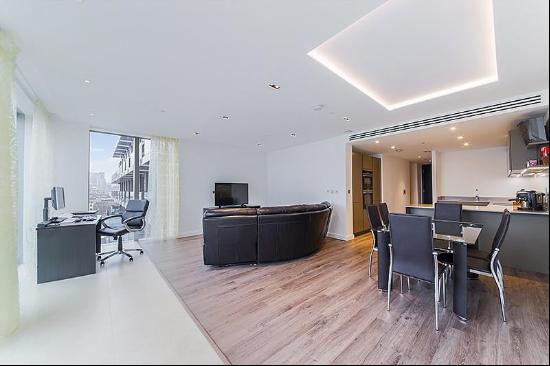 2 bedroom apartment with balcony to rent in Satin House, Goodman's Fields E1