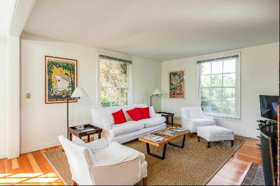 Conveniently and centrally located to all villages and beaches, this Bridgehampton North r