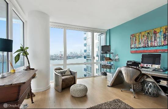 Spectacular high-floor 2BR/2BA with Private Balcony and Manhattan viewsPerfectly