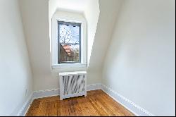 "FOREST HILLS GARDENS JUNIOR 4 / ONE BEDROOM"