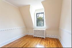 "FOREST HILLS GARDENS JUNIOR 4 / ONE BEDROOM"