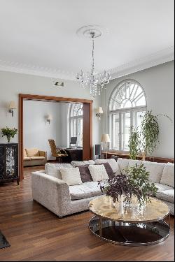 Sophisticated and elegant apartment in the heart of Riga in Art Noveau district