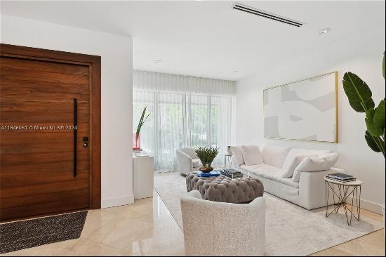 Welcome to 762 Fernwood Rd, a stunning oasis in Key Biscayne. This beautifully designed ho