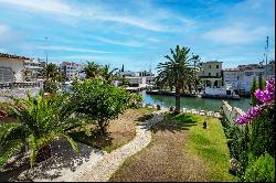 Villa in privileged location with 15m mooring in Salins - Empuriabrava