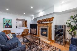 Gorgeous Townhome Close to Skiing, Shopping