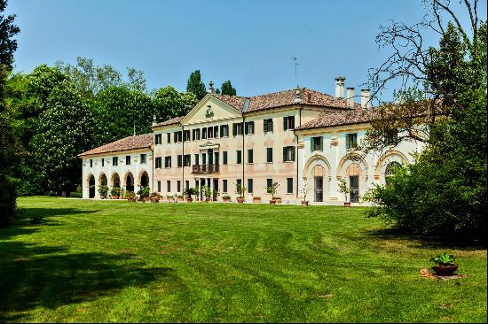 Restored Venetian villa residence on the outskirts of Treviso