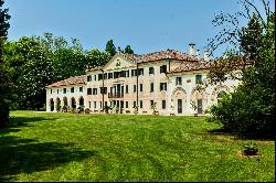 Restored Venetian villa residence on the outskirts of Treviso