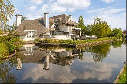 Exquisite Villa on the Lake