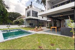 New and modern residence with security in a gated community