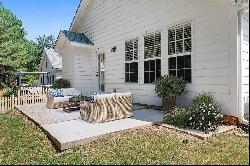 Adorable Cottage Home Near Downtown Woodstock