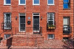 Federal Townhouse in Barre Circle Historic District