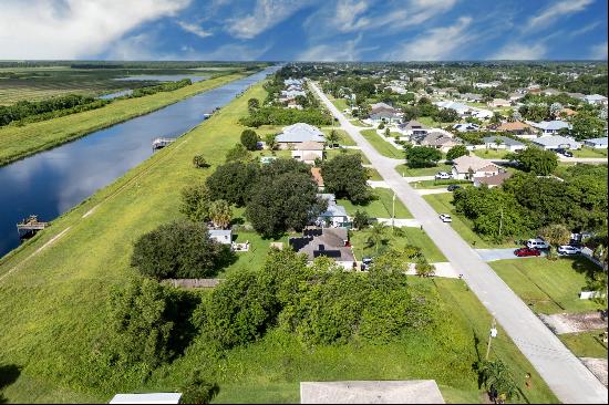 375 SW Kestor Drive, Port St Lucie, FL