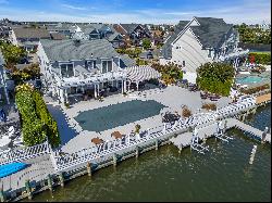 Meticulously Maintained Colonial on the Cove in Curtis Point