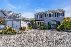 Meticulously Maintained Colonial on the Cove in Curtis Point