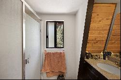 Cozy two bedroom near the Truckee River