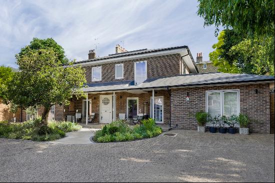 Exceptional family home in a gated cul-de-sac in St John's Wood