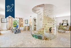 Elegant villa with a garden for sale in the most luxurious district of Forte dei Marmi