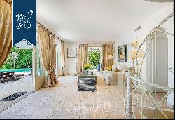 Elegant villa with a garden for sale in the most luxurious district of Forte dei Marmi